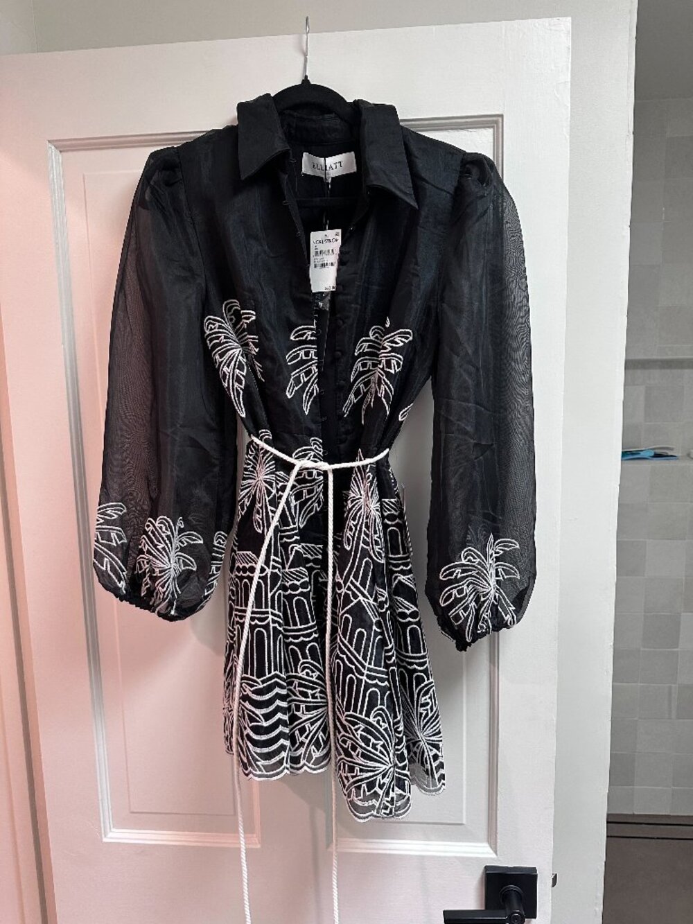 NWT Size M Elliatt Nyx Embroidered Long Sleeve Black/White Organza Minidress - Picture 1 of 2